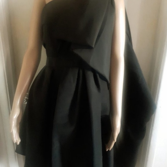 Carolina Herrera Black Silk fit and flare dress with large bow size US 2, 6 - Picture 5 of 9
